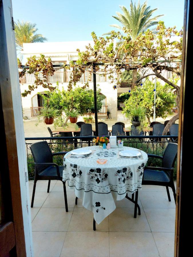 Golden Palms Guest House & Cafe Famagusta  Exteriér fotografie